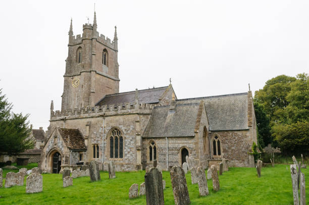 세인트 제임스 교회와 묘지, 에이브버리 - english culture medieval church built structure 뉴스 사진 이미지