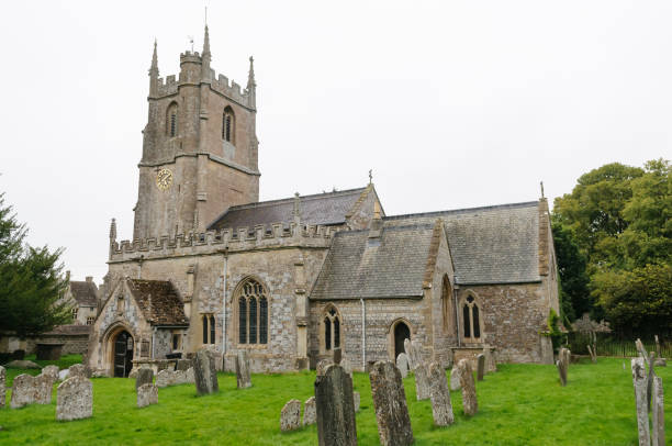 st james' church and graveyard, avebury - english culture medieval church built structure imagens e fotografias de stock