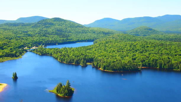 paisaje laurentiano (foto7) - laurentian moutains fotografías e imágenes de stock