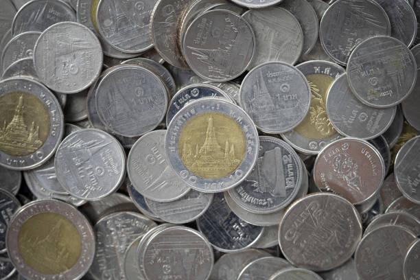 積み上げられた硬貨 - coin stacking nickel penny ストックフォトと画像