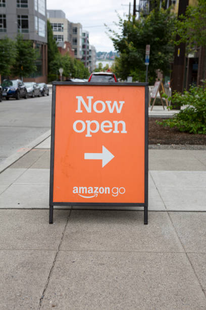 tienda minorista de amazon go con pago automatizado sin contacto - day washington state vertical outdoors fotografías e imágenes de stock