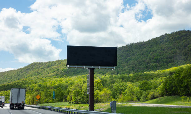 billboard пустой на шоссе для рекламы, весенний солнечный день - nature street rural scene outdoors стоковые фото и изображения