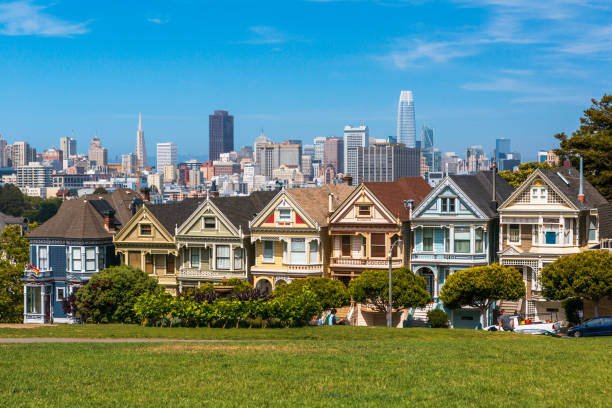 the painted ladies of san francisco, californie, etats-unis. - painted ladies photos et images de collection