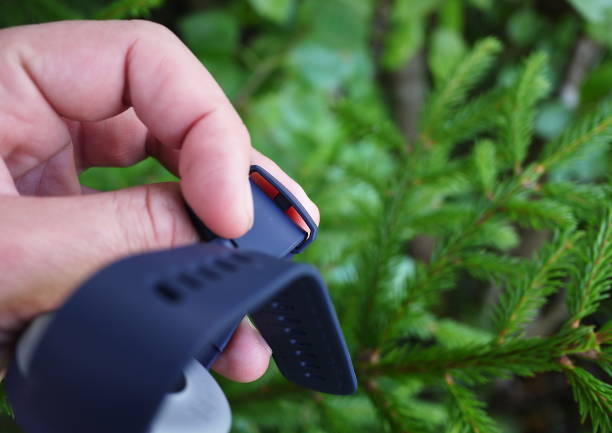 istock The watch band is on hand. 1163570281