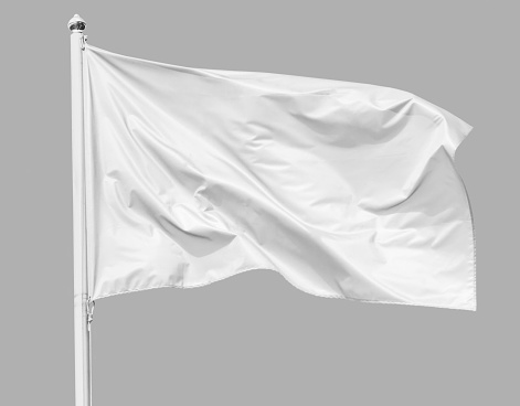 Bandera blanca ondeando en el viento en el asta de la bandera, aislado en el fondo gris photo