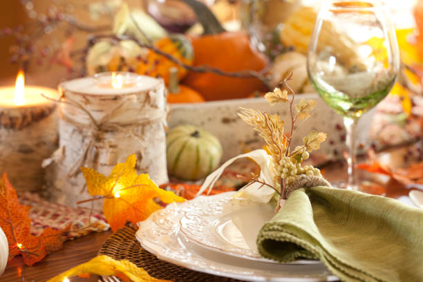 cena de acción de gracias - thanksgiving table setting autumn fotografías e imágenes de stock