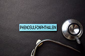phenosulfonphthalein-text-auf-haftnotizen-die-ansicht-von-top-ansicht-ist-auf-schwarzem.jpg?b=1&s=170x170&k=20&c=jtS-GinhwgJKnpE7cMPaprJa0WIcQhqA9zHs2mGL3mE=