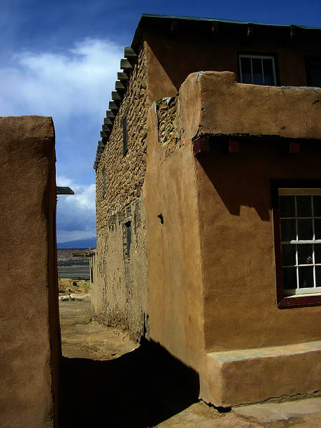 istock Historical Native American buildings 1163597969