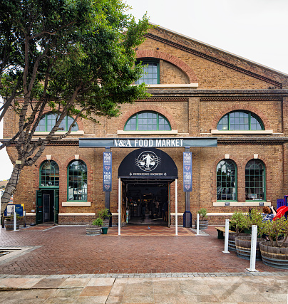 Victoria and Albert waterfront food market building exterior in Cape Town. The waterfront district is one of the more popular tourist attractions in Vape town.