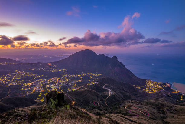 jinguashi village at night