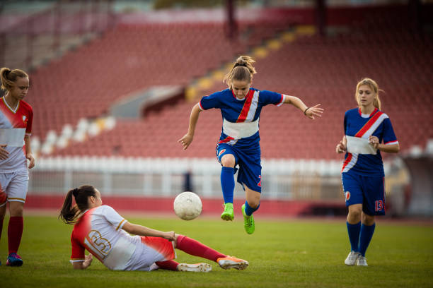 istock Avoiding the opponent of woman's soccer match! 1163671445