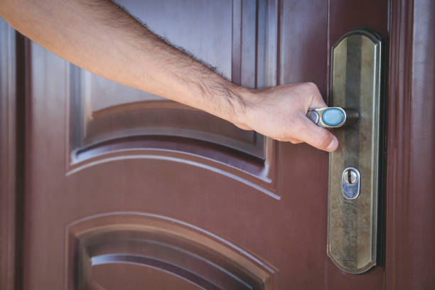 istock Hand holding a metal handle in the door. 1163671762
