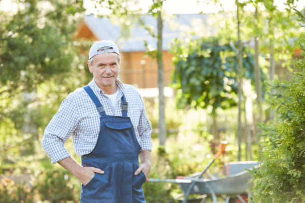 istock Worker at Garden Plantation 1163677880