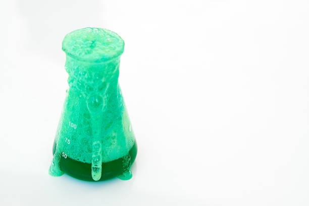 chemistry - laboratory glassware beaker flask glass imagens e fotografias de stock