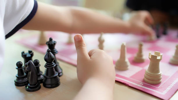 istock Little boys learning to play chess 1163725286