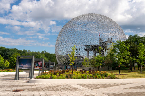 firma e mappa della biosfera e del parc jean drapeau - dome montreal geodesic dome built structure foto e immagini stock