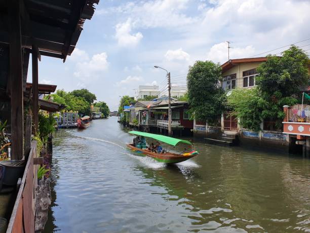 istock Khlong Bang Luang Floating Market 1163741567