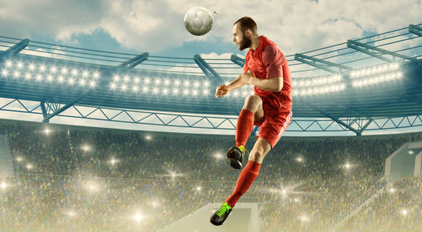 футболист возглавляет мяч на стадионе - kick off soccer player soccer kicking стоковые фото и изображения