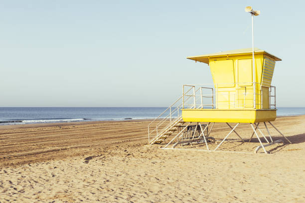 istock Yellow lifeguard station on the beach 1163761291