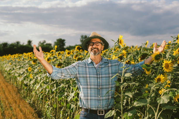 istock agricultural worker outdoor 1163788138