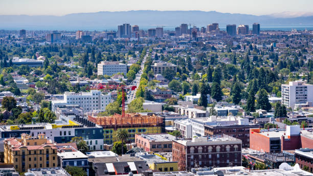 Aerial view of Berkeley and north Oakland on a sunny day; downtown Oakland in the background; buildings in UC Berkeley in the foreground; San Francisco bay, California Aerial view of Berkeley and north Oakland on a sunny day; downtown Oakland in the background; buildings in UC Berkeley in the foreground; San Francisco bay, California berkeley california stock pictures, royalty-free photos & images
