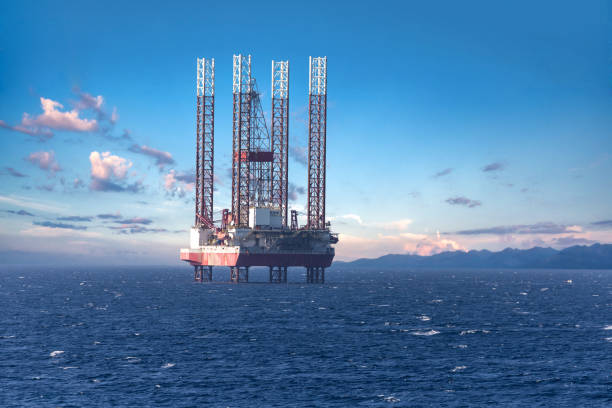 大型沖合石油リグ掘削プラットフォーム - drillship ストックフォトと画像