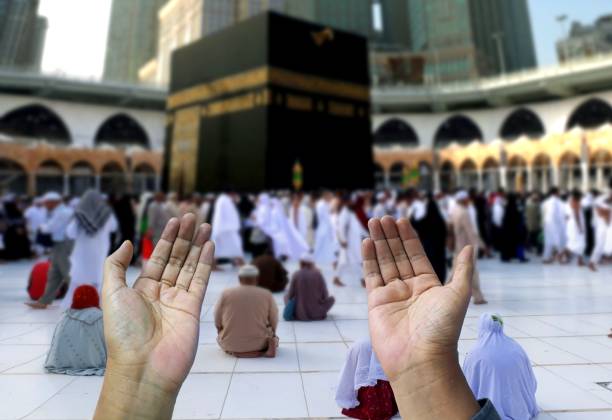 muçulmanos do islão que praying as mãos - peregrino - fotografias e filmes do acervo