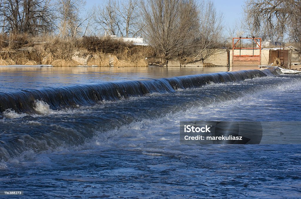 Lowhead río dam farmland desviar agua para el riego - Foto de stock de Presa libre de derechos