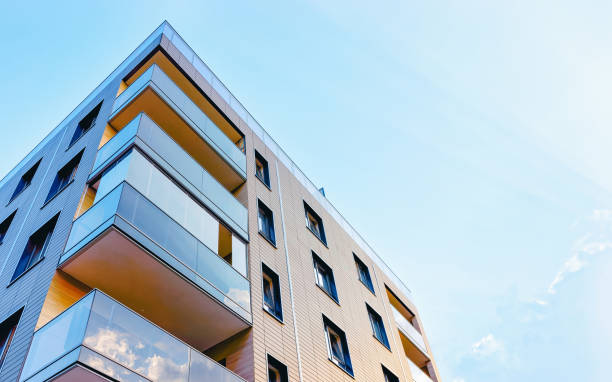 ue nuevo edificio de apartamentos moderno exterior - apartamentos fotografías e imágenes de stock