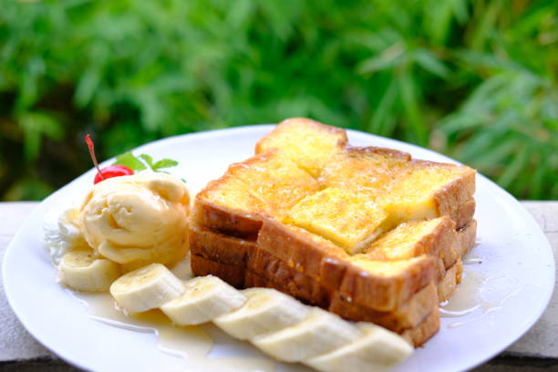 istock Honey toast with vanilla ice cream 1163921128