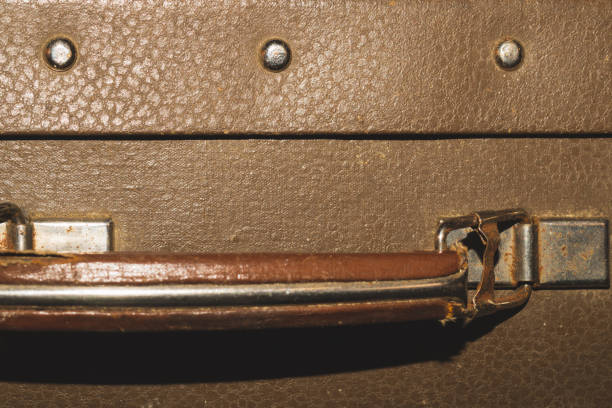 zabytkowe walizki. klasyczny bagaż. starego bagażu. retro tło - trunk luggage old fashioned retro revival zdjęcia i obrazy z banku zdjęć