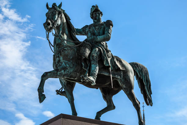 statue of the king karl xiv johan - kungliga imagens e fotografias de stock