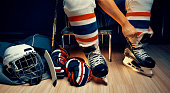 Pro Ice hockey, He shoe stringer in the athlete's dressing room