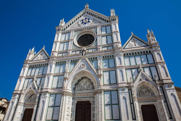 façade de la belle basilique de la sainte-croix à florence - sun sunlight italy florence italy photos et images de collection