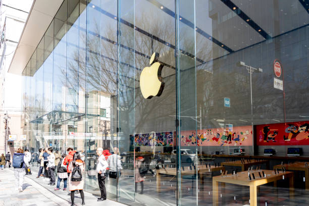 apple store in tokyo, japan. - ipod imagens e fotografias de stock