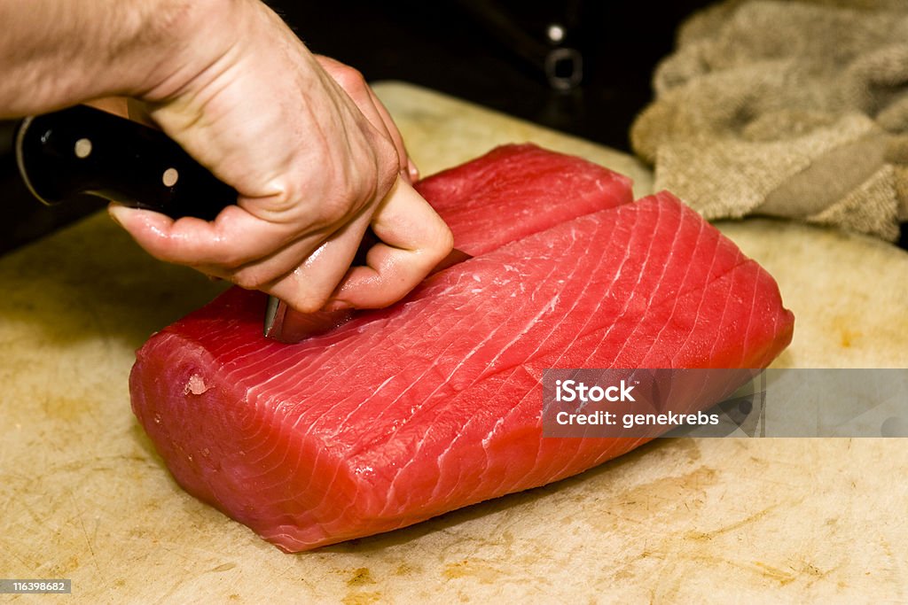Chef Schneiden ein Stück Ahi-Thunfisch - Lizenzfrei Eine Person Stock-Foto