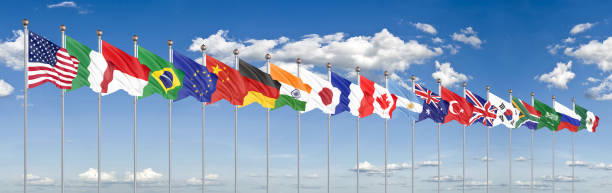 machając flagami krajów członków grupy dwudziestu. big g20 w japonii w 2020 roku . błękitne niebo tła. renderowanie 3d.  ilustracja. - saudi arabia argentina zdjęcia i obrazy z banku zdjęć