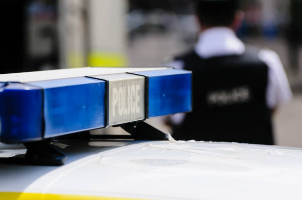 경찰 차량의 지붕에 파란색 표시등 - british transport police 뉴스 사진 이미지