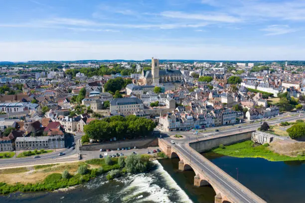This photo was taken in France, in Burgundy, in Nevers in summer. We see the Loire in the foreground, the stone Loire bridge and the city of Nevers dominated by its cathedral in the background.