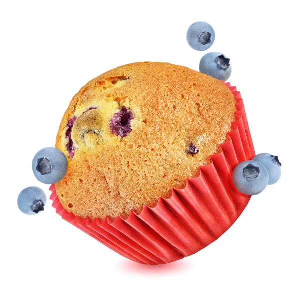 muffin volando con arándanos aislados sobre blanco - muffin blueberry muffin blueberry isolated fotografías e imágenes de stock
