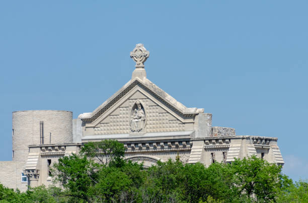top der st. bonifatius-kathedrale in winnipeg manitoba - esplanade riel stock-fotos und bilder