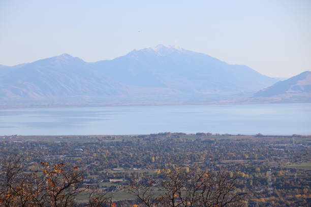 istock Utah Lake and Mt Nebo 1164058223