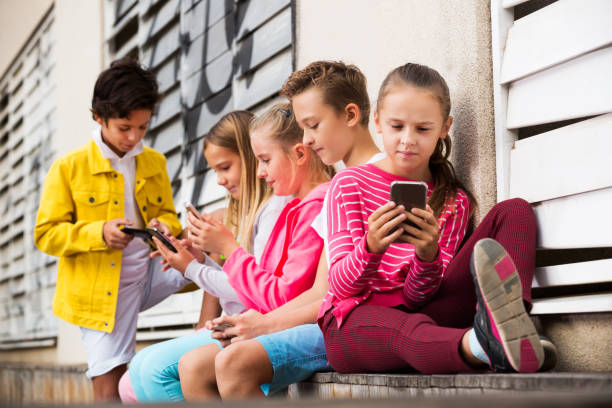 istock Five kidsare chatting on their smartphone 1164078788