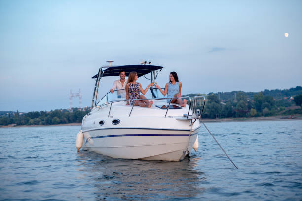 istock Boat with young people 1164098707