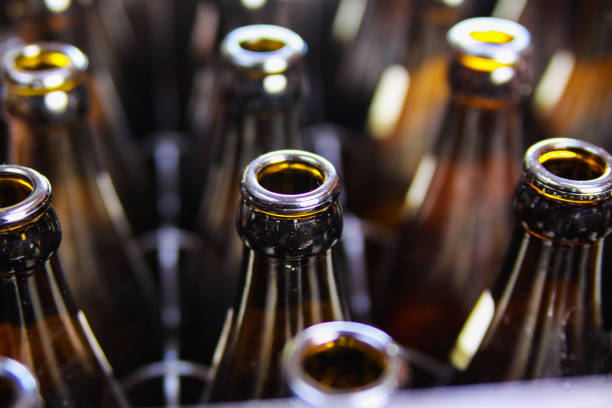 close up of brown empty beer bottles in a case - refundable imagens e fotografias de stock