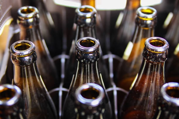 close up of brown empty beer bottles in a case - refundable imagens e fotografias de stock