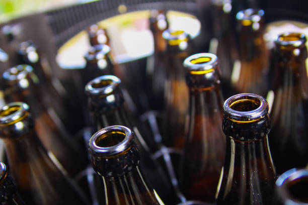 close up of brown empty beer bottles in a case - refundable imagens e fotografias de stock