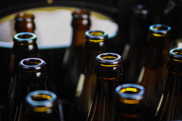 close up of brown empty beer bottles in a case - refundable imagens e fotografias de stock