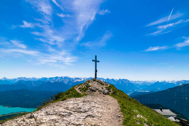 the summit cross from the heimgarten with the walchensee in the background - walchensee lake imagens e fotografias de stock