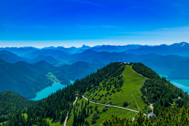 вид с херцогстанда на красивый walchensee - alm bavaria mountain summer стоковые фото и изображения